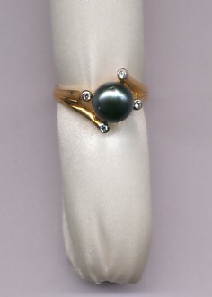 Beautiful 18 Kt Gold  Natural Diamond Ring